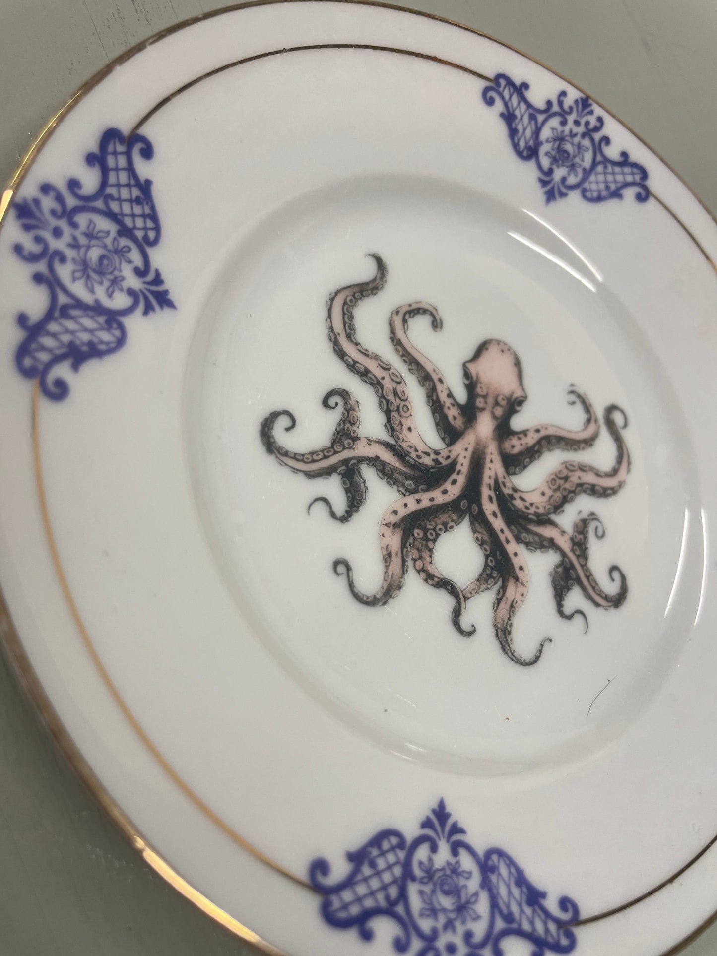 Gepimpt schoteltje - Octopussy in purple