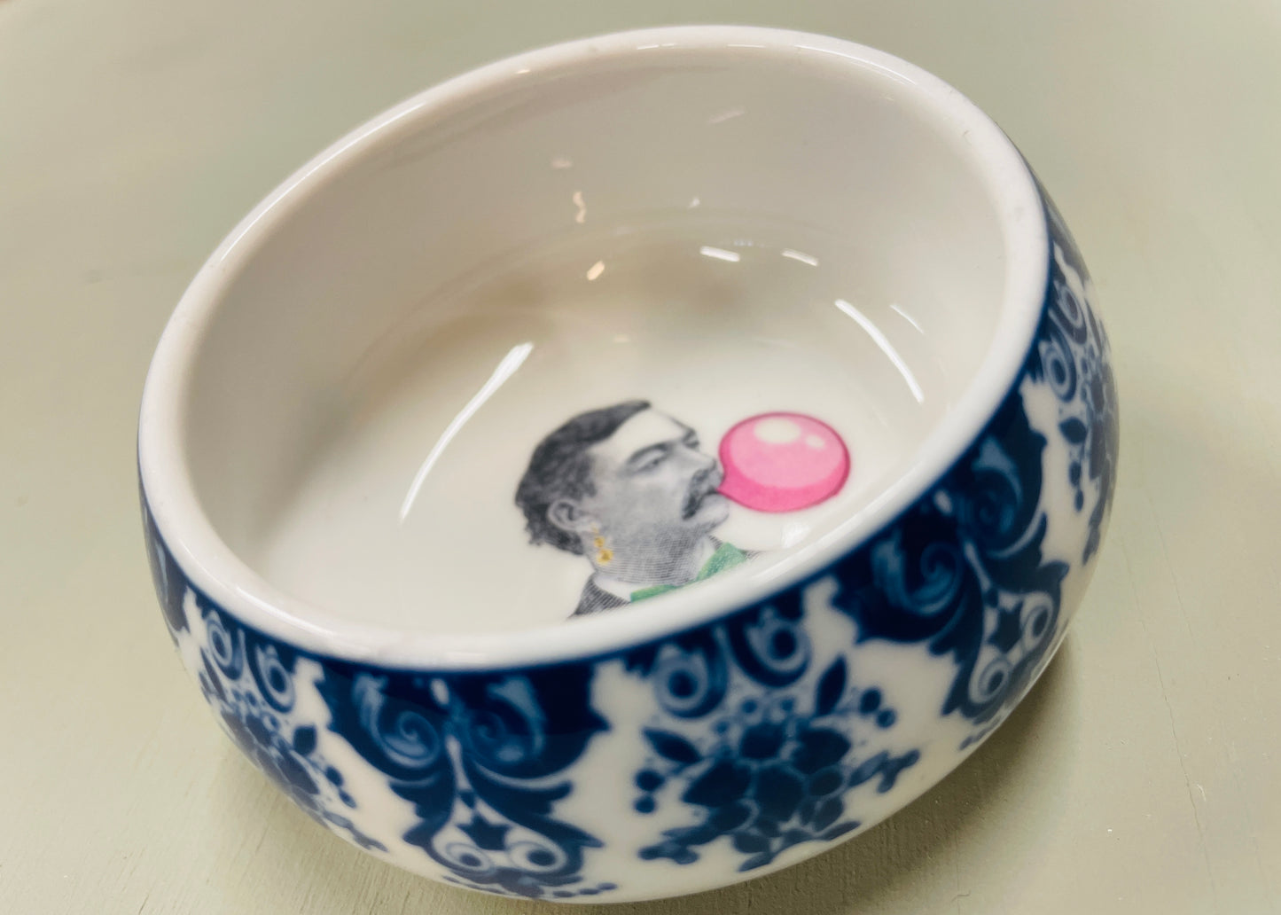 Gepimpt schaaltje - He with the gum