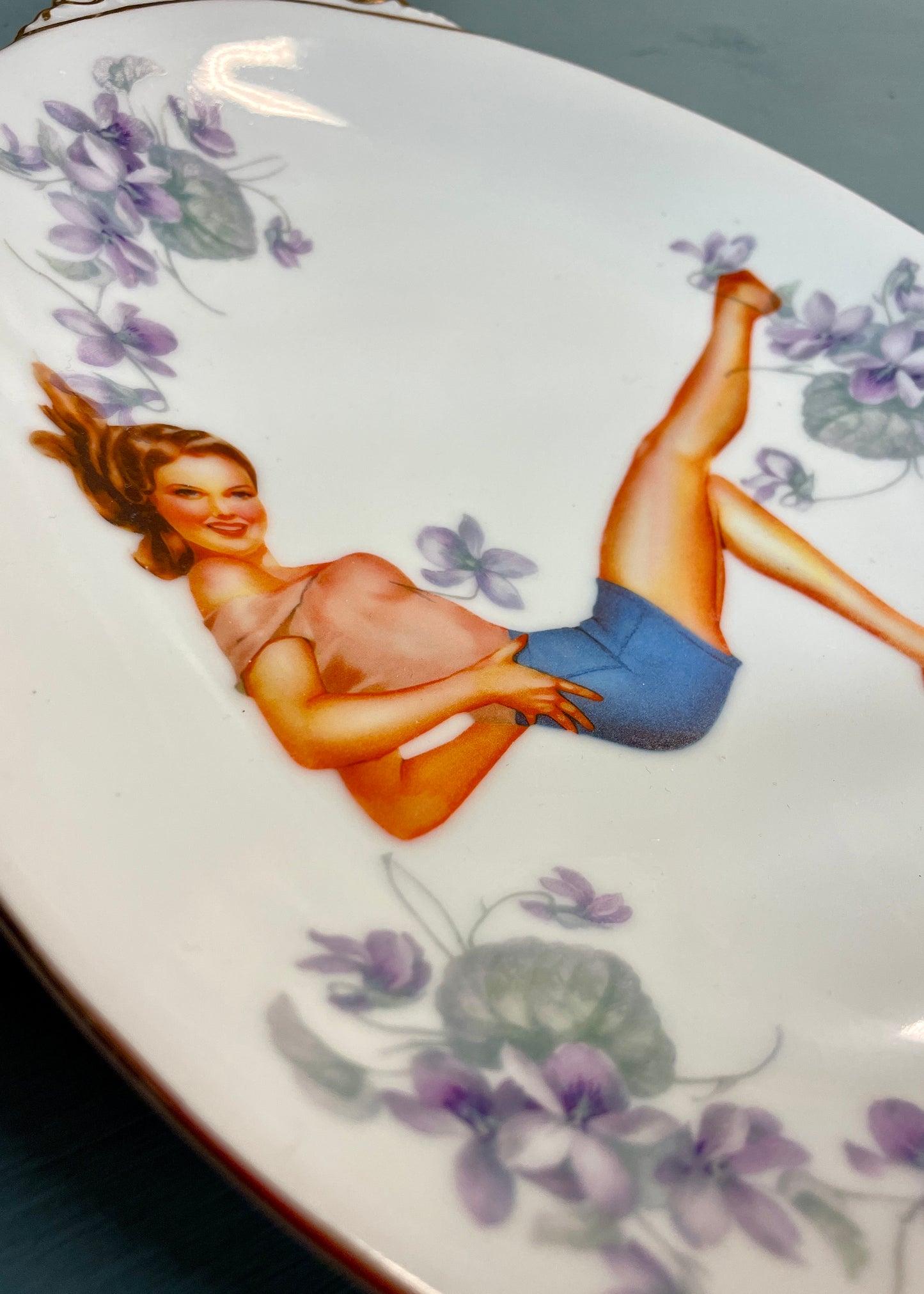 Gepimpte schaal - Doing yoga in Flowers