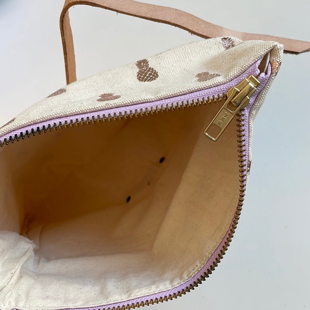 Ratha clutch / toilettas